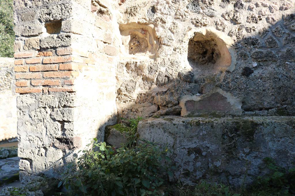 VIII.2.35, Pompeii. December 2018. 
Looking towards east wall in north-east corner near entrance doorway. Photo courtesy of Aude Durand.
