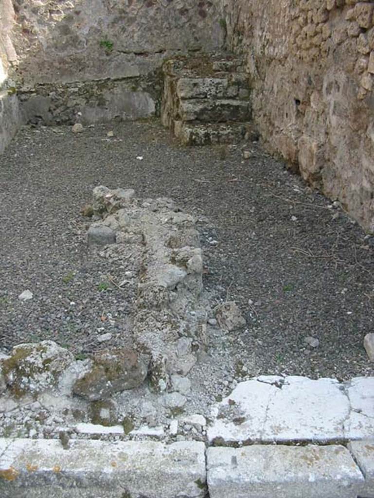 VIII.2.35 Pompeii. May 2003. Looking south from entrance doorway. Photo courtesy of Nicolas Monteix.