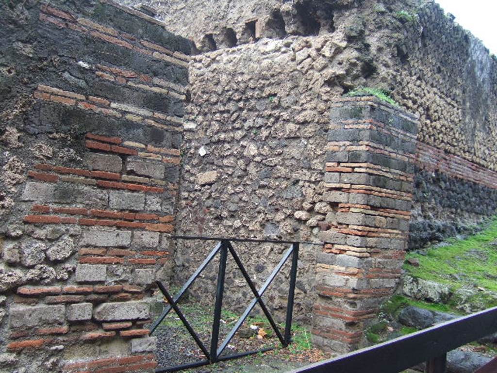 VIII.2.38 Pompeii. December 2005.  Entrance.