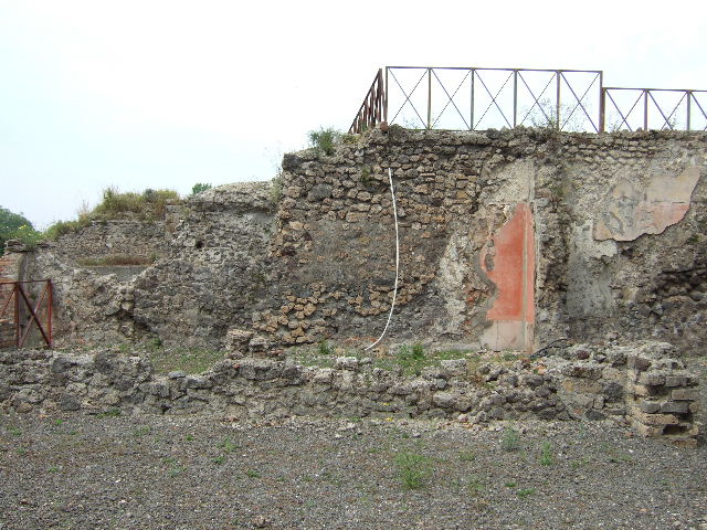 VIII.2.39 Pompeii. May 2006. Room p, north-west corner, with window in north wall to west ala, room h.