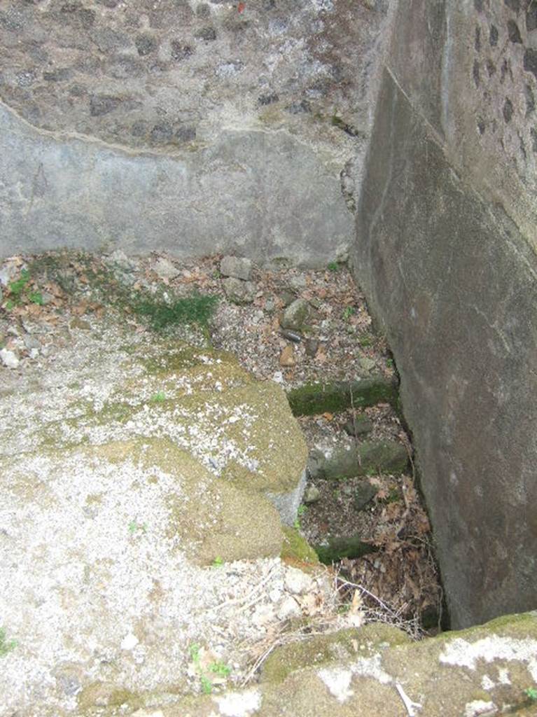 VIII.2.39 Pompeii. May 2006. Steps from First lower level down to Second lower level.