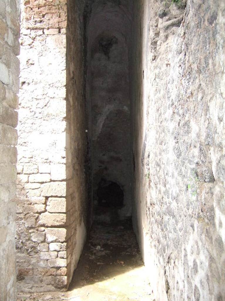 VIII.2.39 Pompeii. May 2006.  Corridor b' leading west on First lower level.