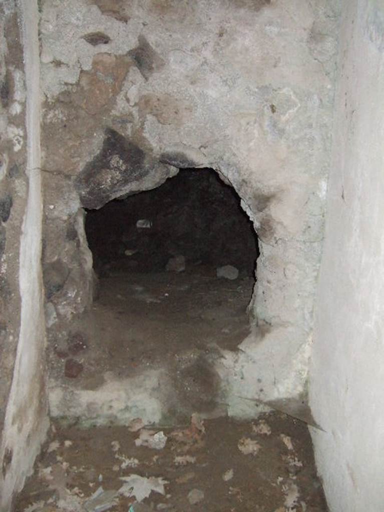 VIII.2.39 Pompeii. May 2006.  Hole in west wall at end of corridor b’.