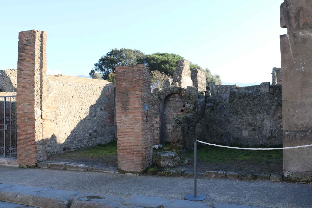 VIII.3.2 Pompeii, on right, with VIII.3.3, centre left. December 2018.
Looking south to entrance doorways on Via dell’Abbondanza. Photo courtesy of Aude Durand.


