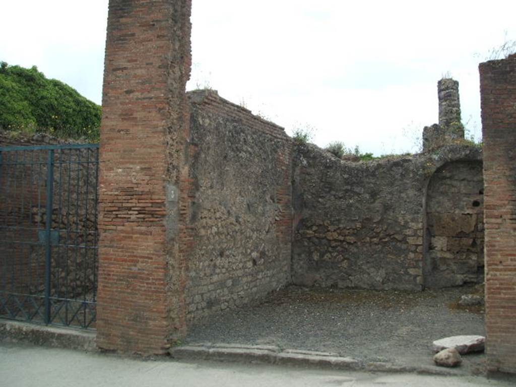 VIII.3.3 Pompeii. May 2005. Entrance doorway, looking towards east wall.