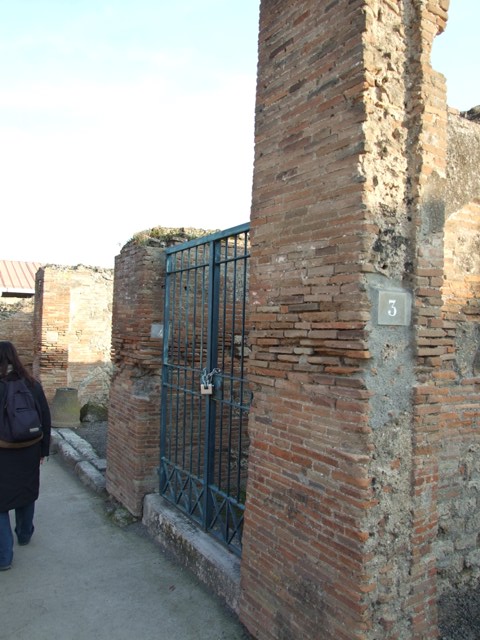 VIII.3.4, Pompeii. December 2018. Looking south across atrium from entrance corridor. Photo courtesy of Aude Durand.
