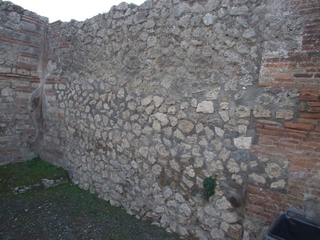 VIII.3.5 Pompeii.  Shop.  December 2007.  West wall.