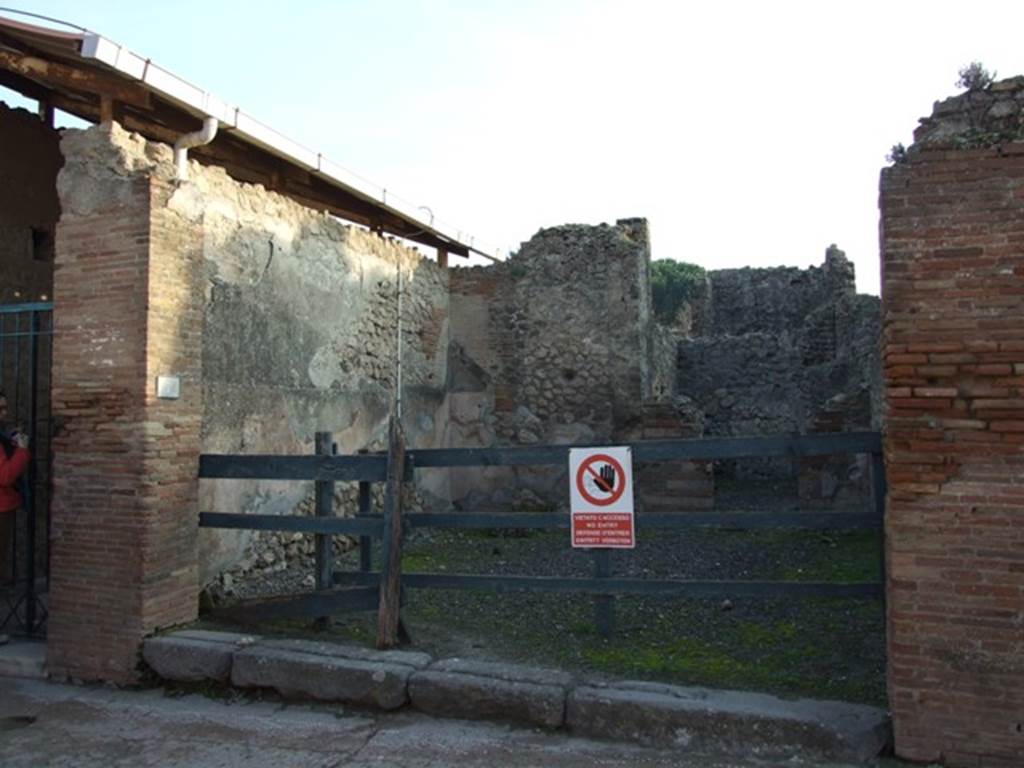 VIII.3.7 Pompeii.  Shop.  December 2007.  Entrance.