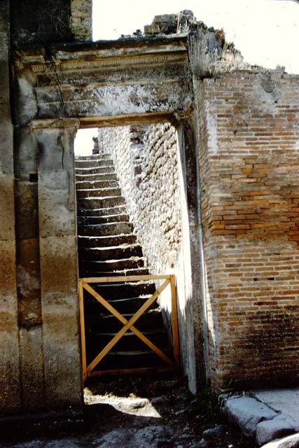 VIII.3.10 Pompeii. Entrance to the steps to the upper floor.