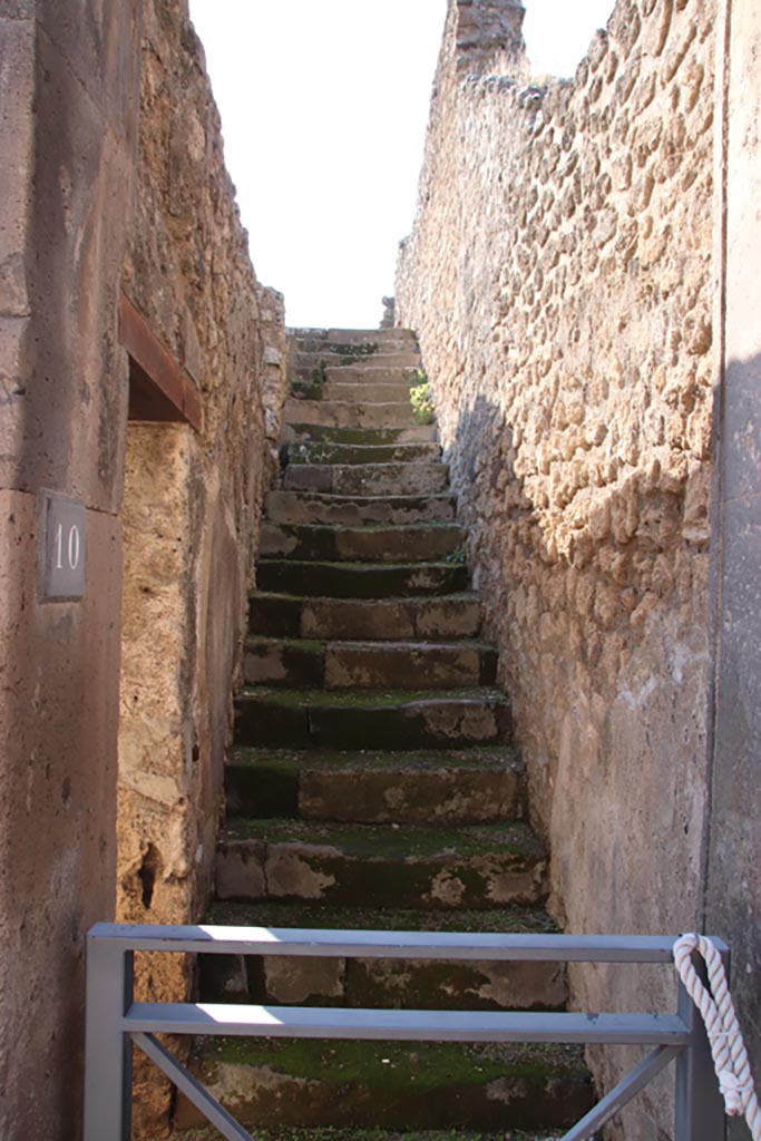 VIII.3.10 Pompeii. August 2021. Steps to upper apartment, looking south. Photo courtesy of Robert Hanson.