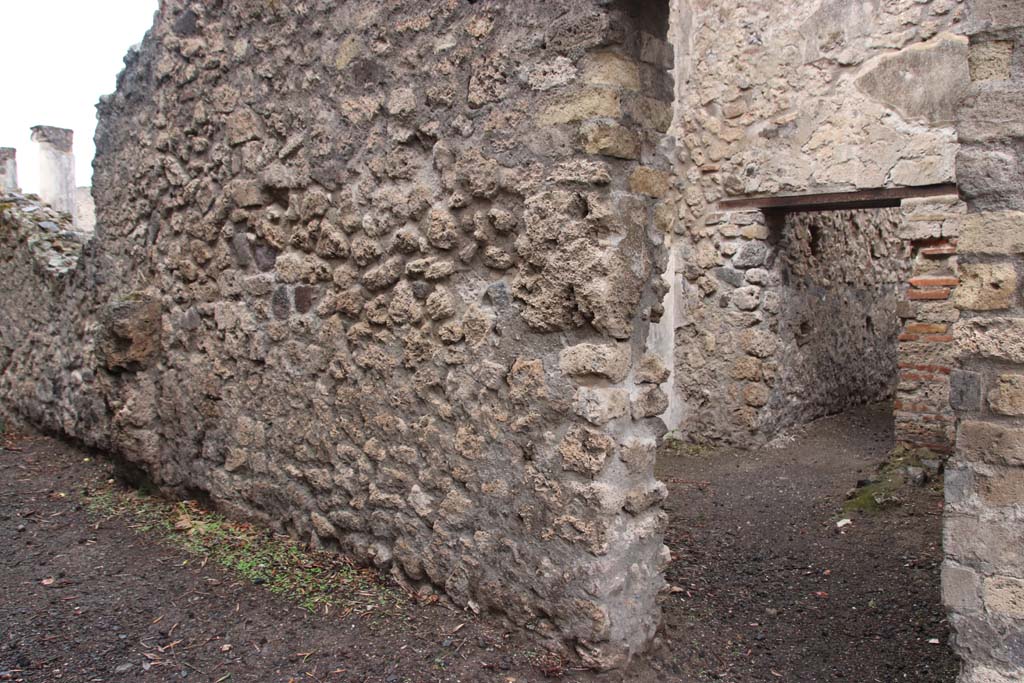 VIII.3.13 Pompeii. October 2020. Looking towards north side of entrance doorway with doorway into kitchen area.
Photo courtesy of Klaus Heese.

