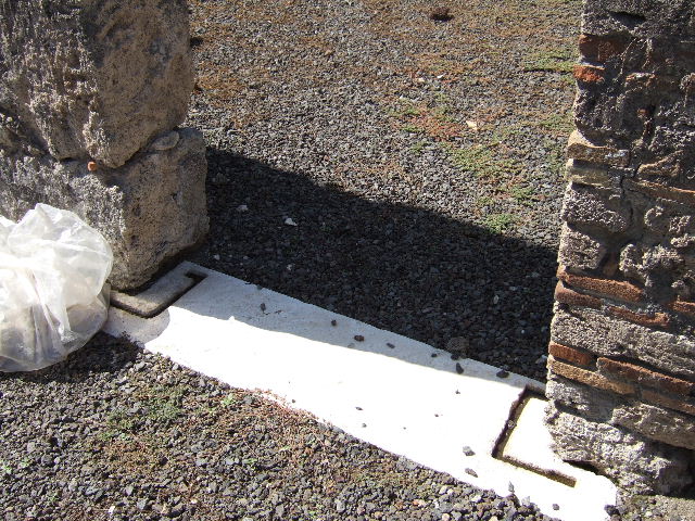 VIII.3.14 Pompeii. September 2005. Threshold or sill of doorway to triclinium.