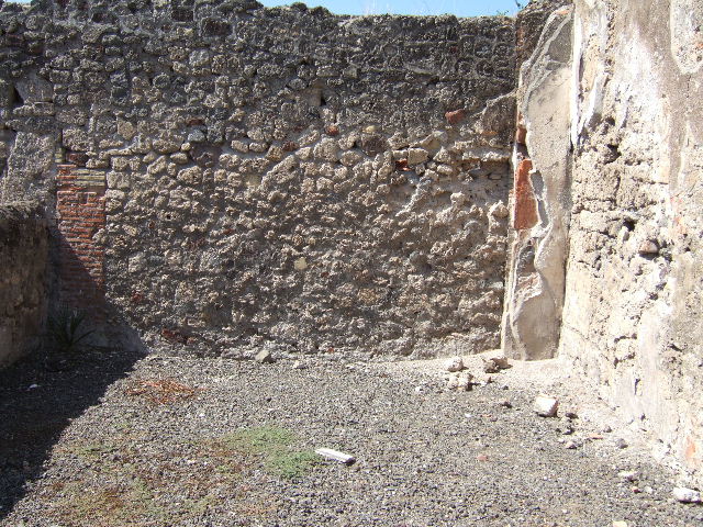 VIII.3.14 Pompeii. September 2005. Looking west into tablinum/exedra.