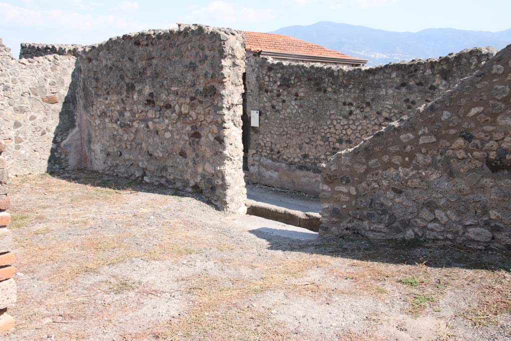 VIII.3.15 Pompeii. September 2021. Looking towards south wall with entrance doorway. Photo courtesy of Klaus Heese.
According to the plan this was the area for rooms 9, on left, room 1 from doorway, and room 2, on right.
