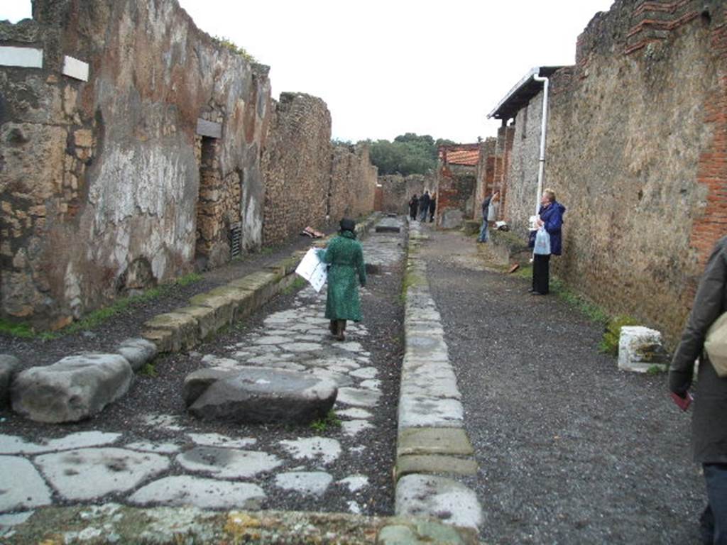 VIII.3.17 Pompeii. December 2004. Vicolo della Regina looking east.   VIII.2 