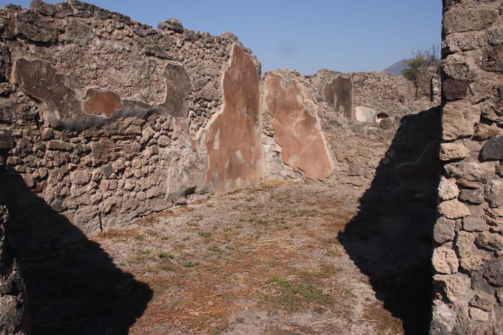 VIII.3.18/16 Pompeii. September 2021. 
Looking towards west and north walls in tablinum in north-west corner of peristyle. Photo courtesy of Klaus Heese
