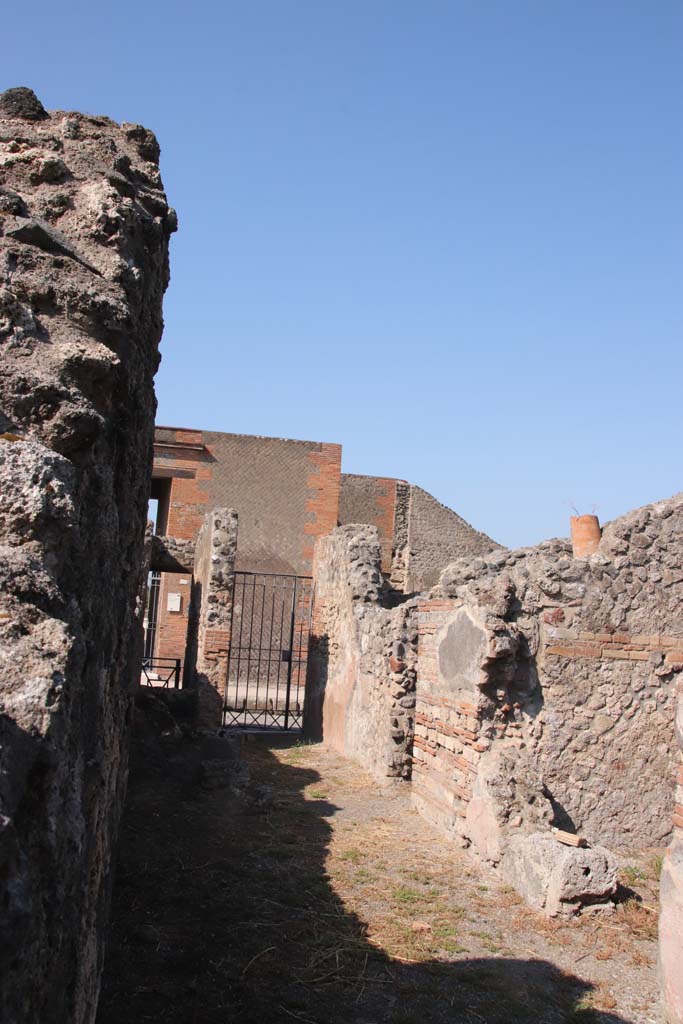 VIII.3.21 Pompeii. September 2021. 
Looking west along entrance corridor towards entrance doorway. Photo courtesy of Klaus Heese.
