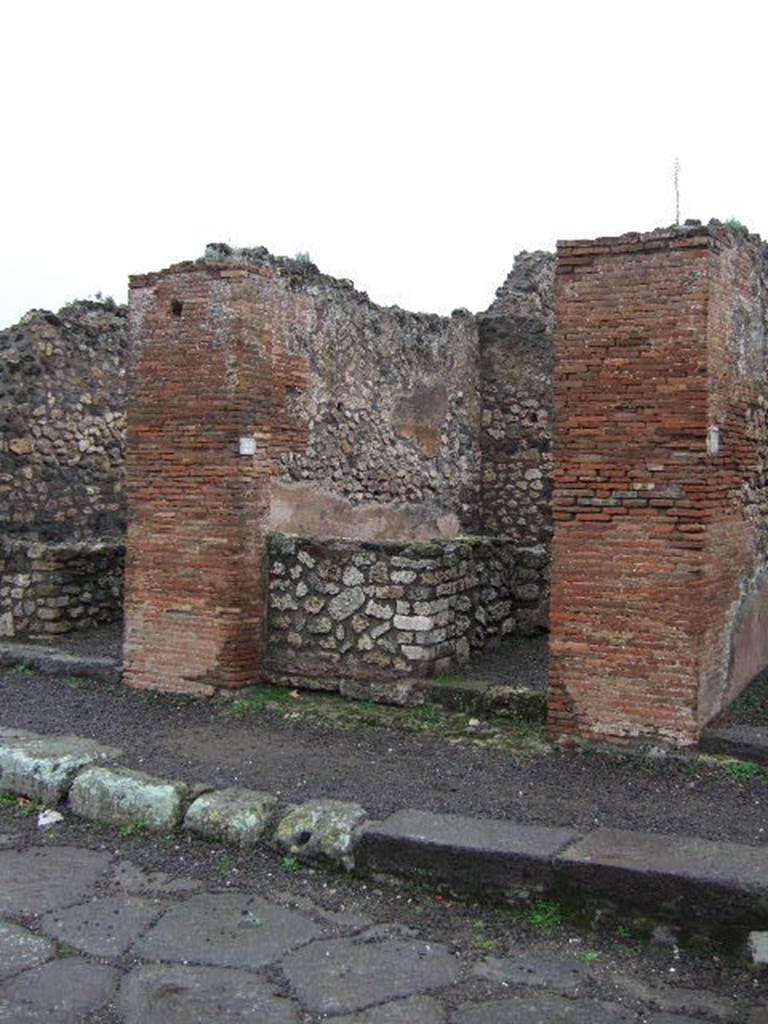 VIII.3.22 Pompeii.  December 2005.   Entrance.