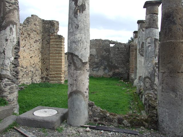 VIII.3.27 Pompeii. December 2007. Looking west into small room on north side of entrance fauces.