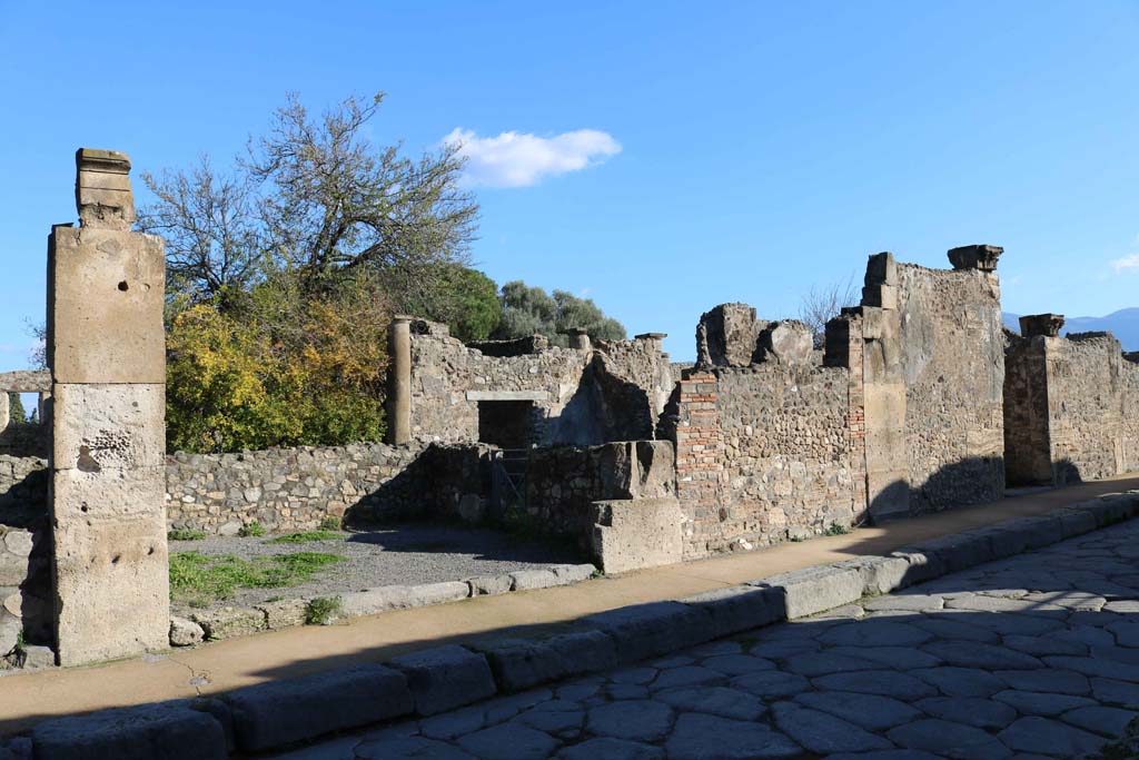 VIII.3.28, Pompeii. December 2018. Looking towards entrance doorway on east side of Via delle Scuole. Photo courtesy of Aude Durand.