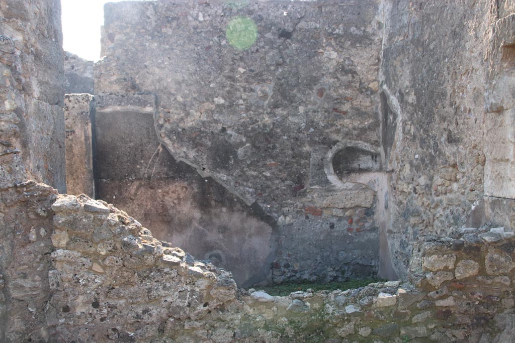 VIII.3.28 Pompeii. October 2022. 
Looking south from rear room into room on the north side of the entrance corridor in VIII.3.27. Photo courtesy of Klaus Heese. 

