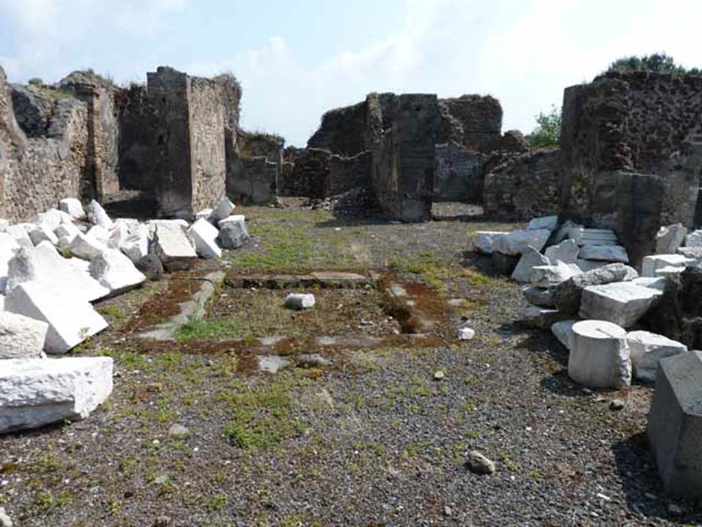 VIII.3.31 Pompeii. May 2010. Looking east across atrium.