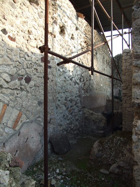 VIII.4.1 Pompeii. December 2007. Plastered vats or tubs in rear work area.

