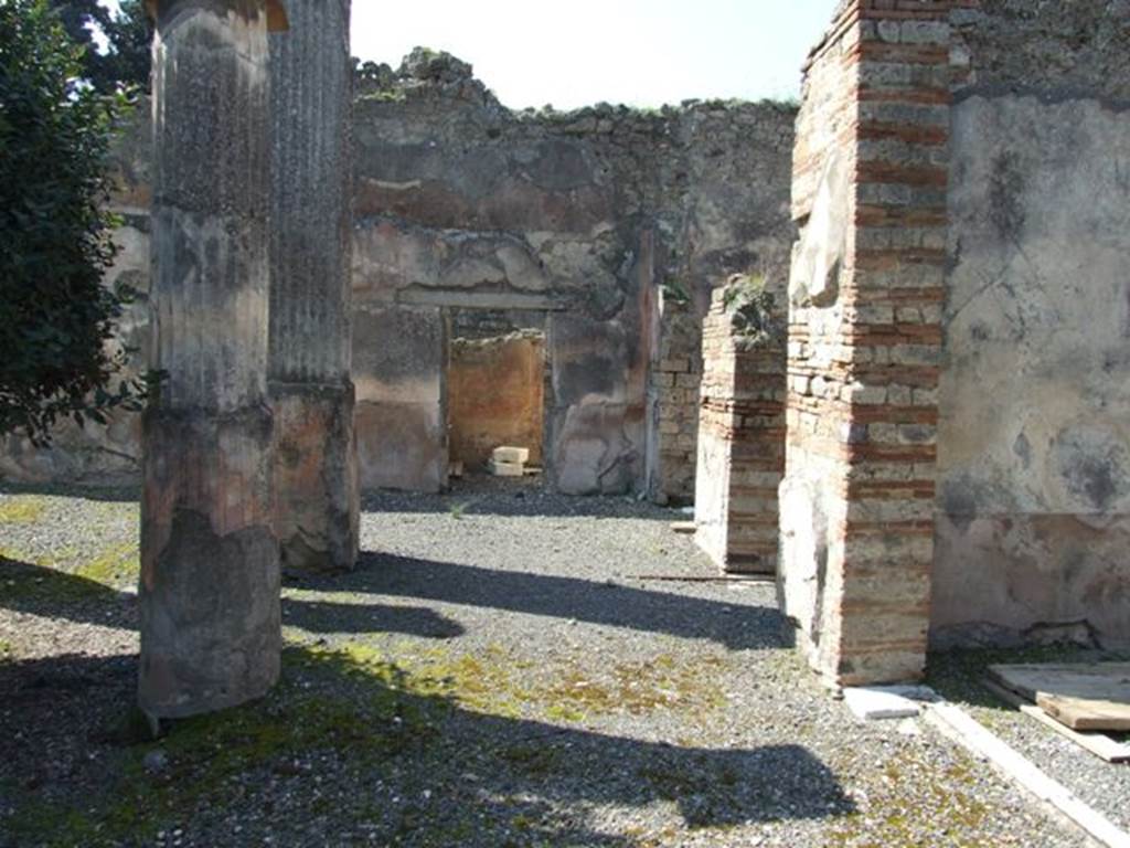 VIII.4.4 Pompeii.  March 2009.  Looking west across north portico to room 17.