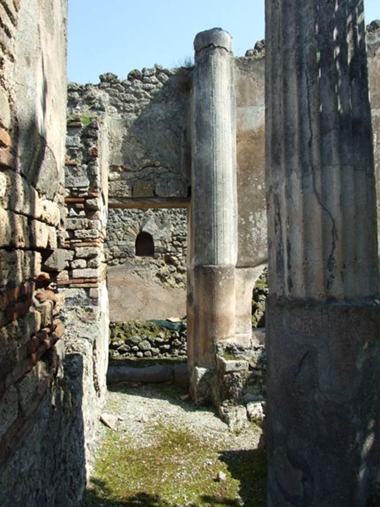 VIII.4.4 Pompeii.  March 2009.  Looking east along corridor in north portico, to room 7.