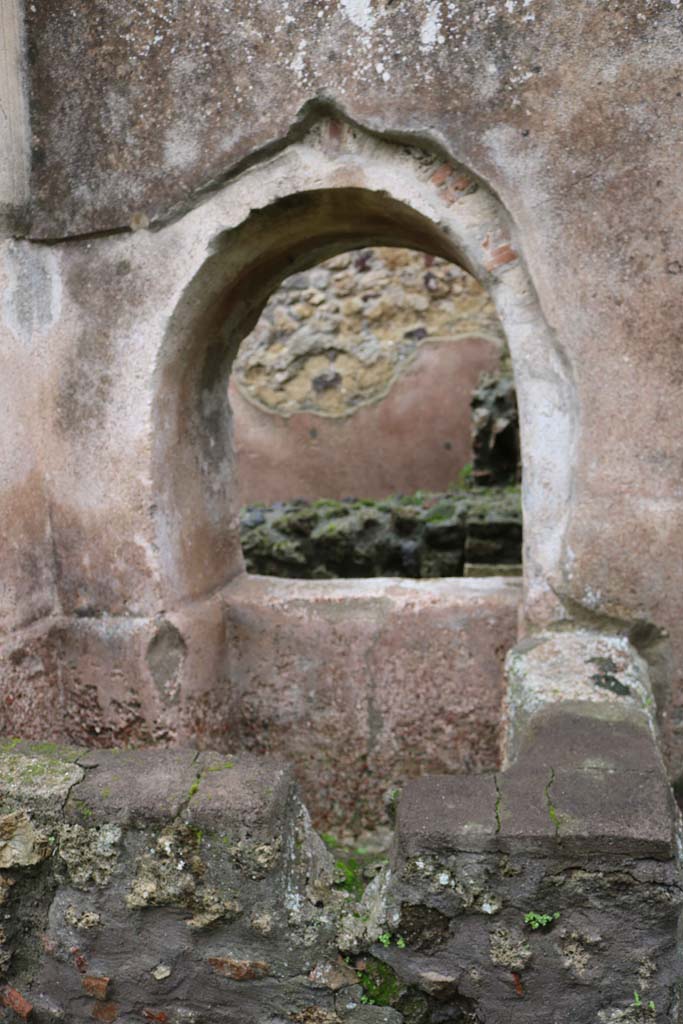 VIII.4.4, Pompeii. December 2018. 
Room 8, detail of arched opening with basin below. Photo courtesy of Aude Durand.
