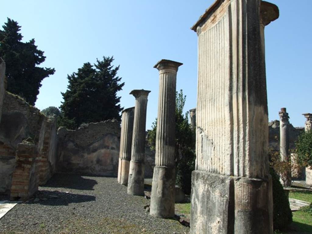 VIII.4.4 Pompeii.  March 2009.  Looking west along south portico.
