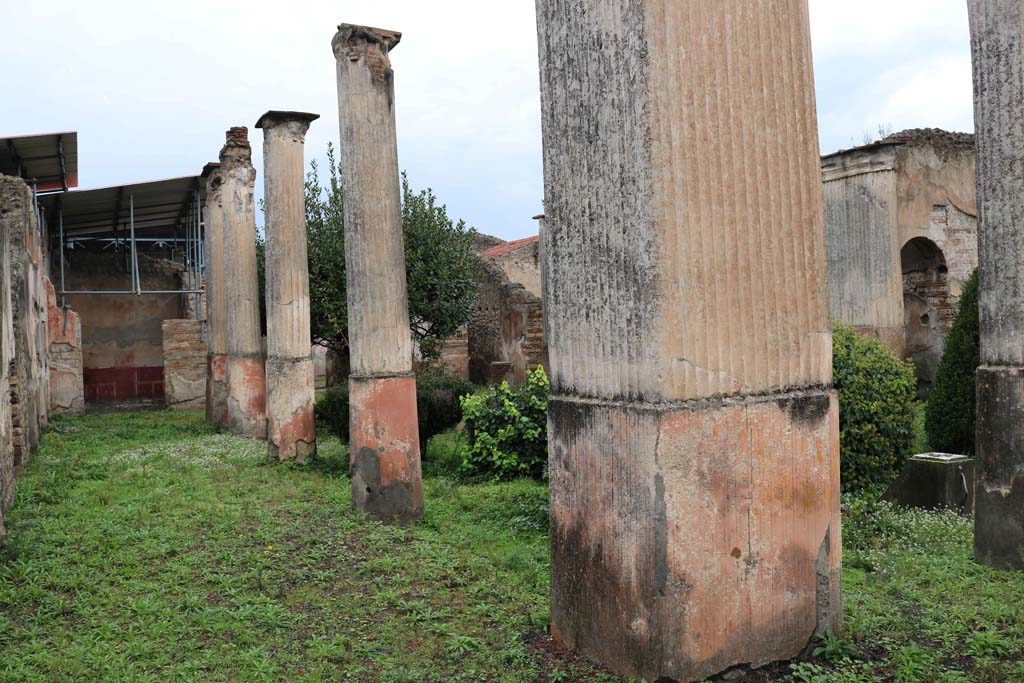 VIII.4.4, Pompeii. December 2018. Area 13, looking north along west portico. Photo courtesy of Aude Durand.

