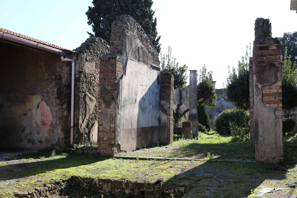 VIII.4.4, Pompeii. December 2018. 
Looking south-east across atrium towards ala, on left, corridor to rear, and Room 20, the tablinum, on right. Photo courtesy of Aude Durand.
