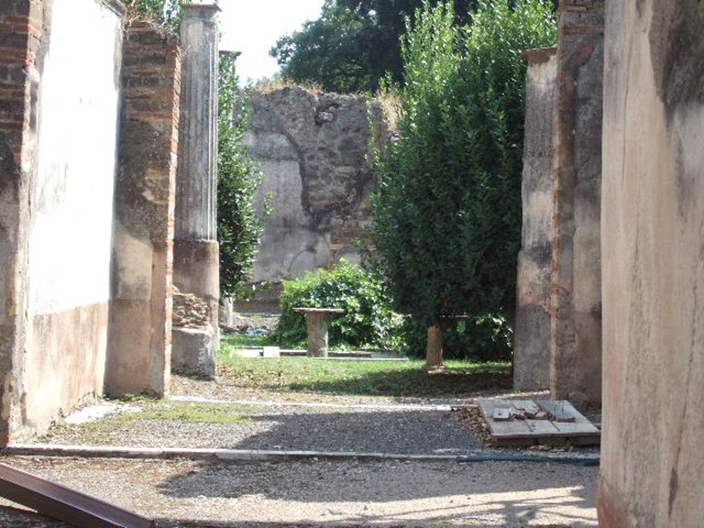 VIII.4.4 Pompeii. September 2005. Looking south through tablinum across peristyle to exedra. 

