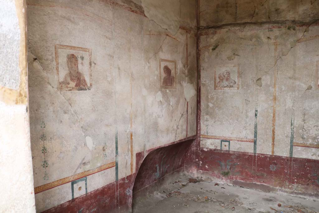 VIII.4.4, Pompeii. December 2018. 
Room 22, looking towards south wall and south-west corner of cubiculum. Photo courtesy of Aude Durand.
