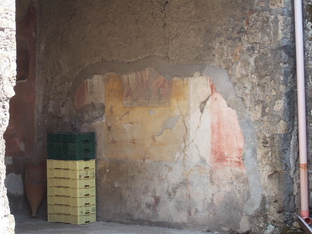 VIII.4.4 Pompeii. September 2005. Room 4, south wall of the ala on the east side of the atrium.  Remains of painting of Hercules (Fiorelli also refers to a female figure) and a seated male figure who holds two lances. 
See Pappalardo, U., 2001. La Descrizione di Pompei per Giuseppe Fiorelli (1875). Napoli: Massa Editore. (p.126).

