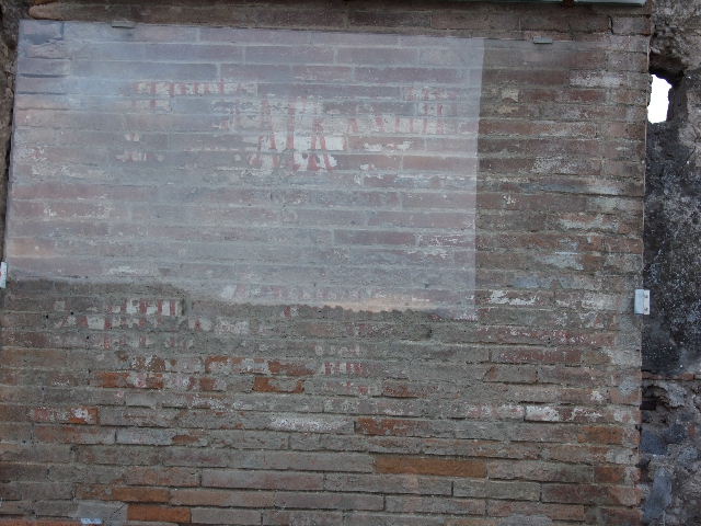 VIII.4.6 Pompeii. December 2006. Graffiti found on pilaster on right of doorway, near VIII.4.5.
According to Varone the upper line of this reads A VETTIVM CAPRASIVM.
The lower line reads P SITTIVM CONIVNCTVM IIVIR I D OVF.
See Varone A. Nuovi tituli picti pompeiani: Rivista di Studi Pompeiani I: 1987, pp. 92-100, figs. 7-9.

