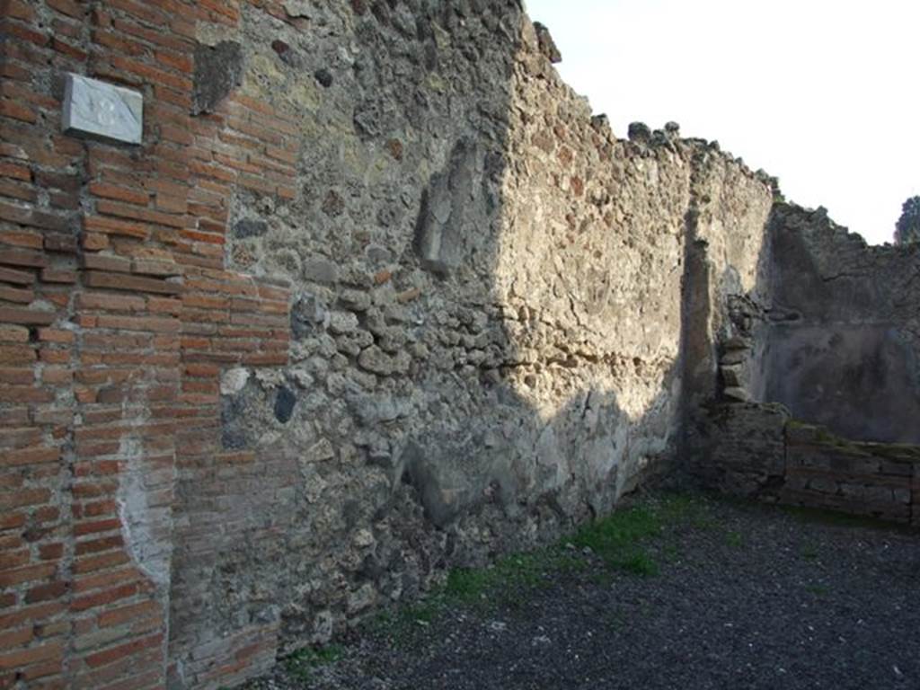 VIII.4.8 Pompeii.  Shop.  December 2007.  East wall.