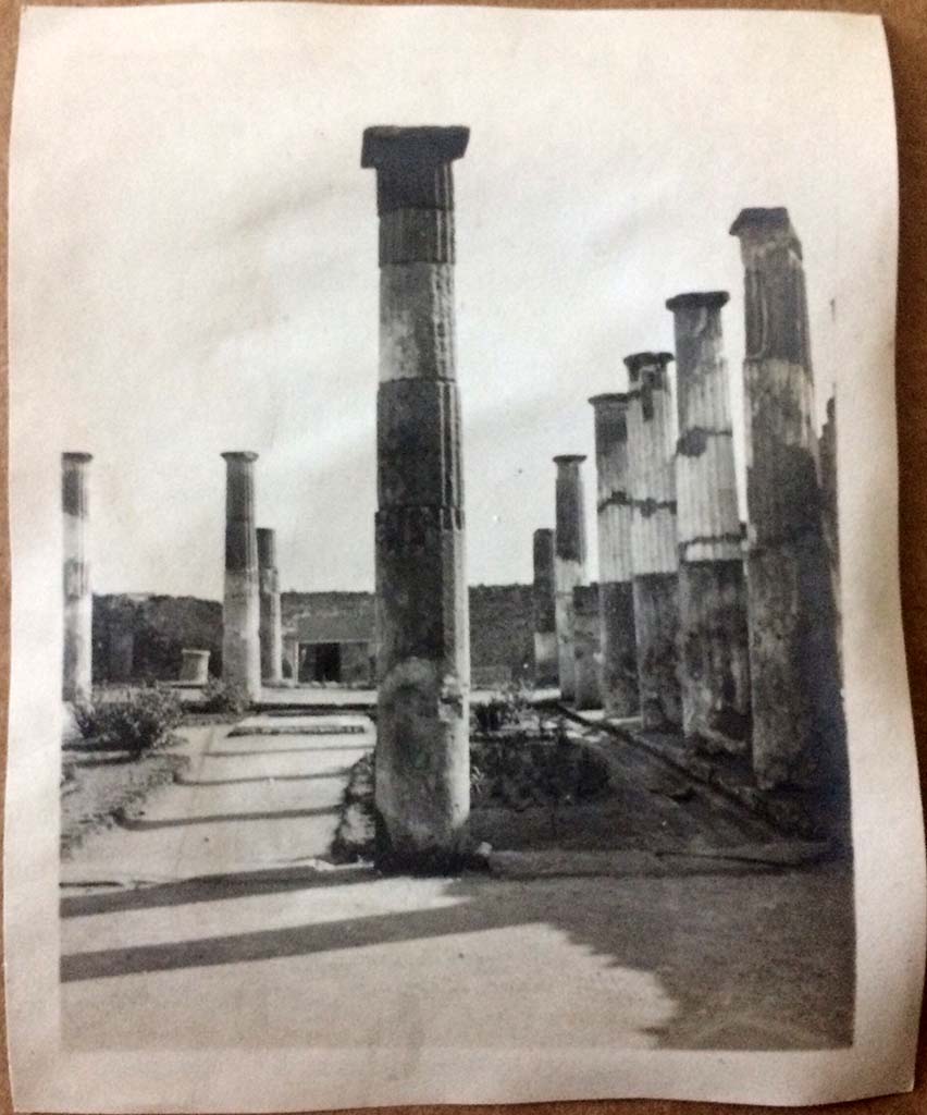VIII.4.15 Pompeii. August 27, 1904. 
Looking south across peristyle garden from near room 18. Photo courtesy of Rick Bauer.
