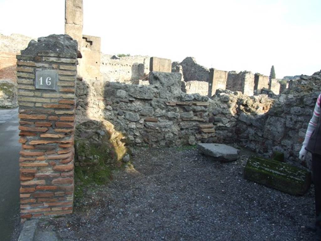 VIII.4.16 Pompeii. December 2007.  East wall.