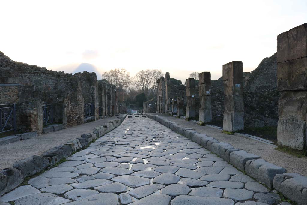Via Stabiana, Pompeii. December 2018. Looking south between I.4, on left, and VIII.4.18, on right. Photo courtesy of Aude Durand.