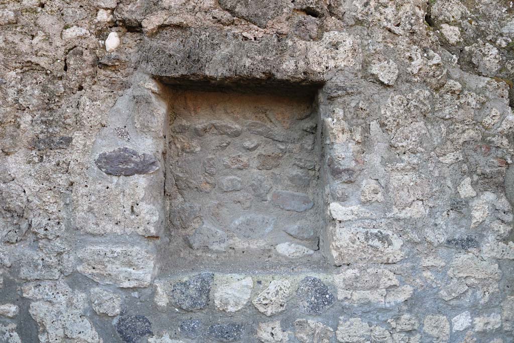 VIII.4.19 Pompeii. December 2018. Niche/recess in west wall of rear room. Photo courtesy of Aude Durand.