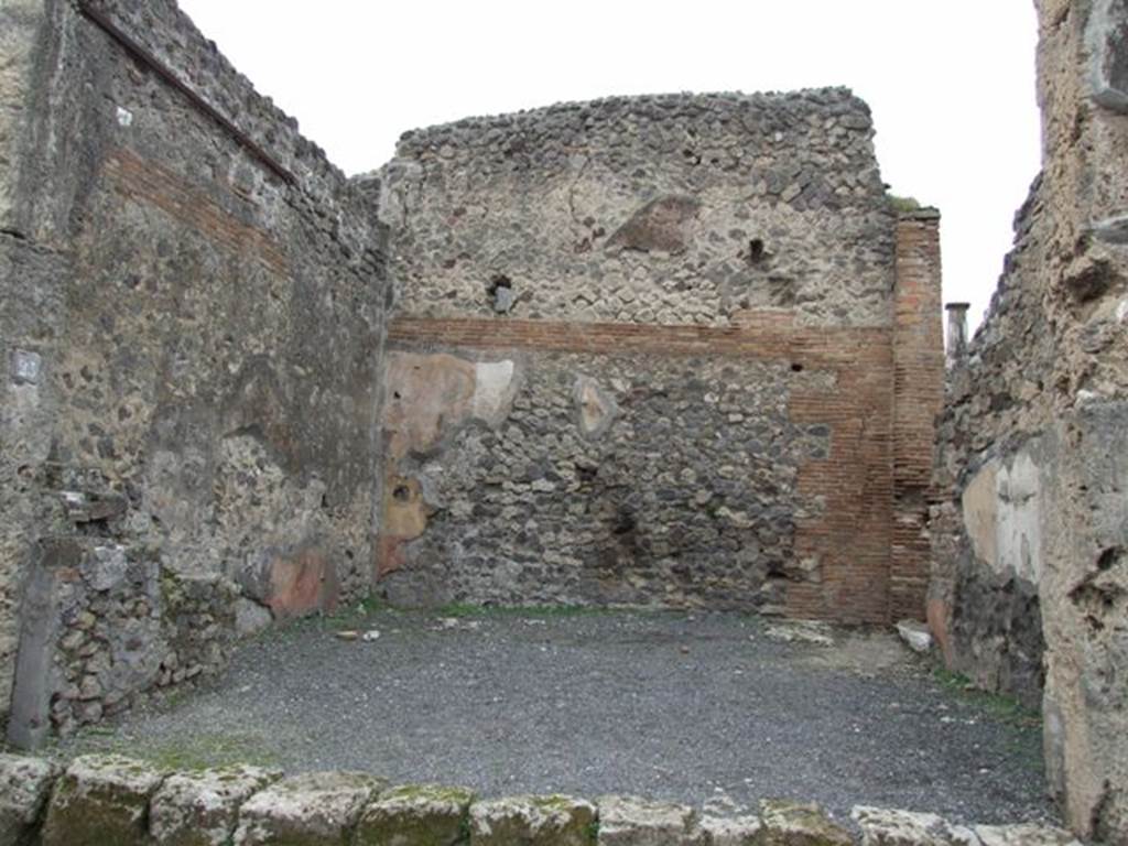 VIII.4.25 Pompeii. December 2007. West wall of shop.