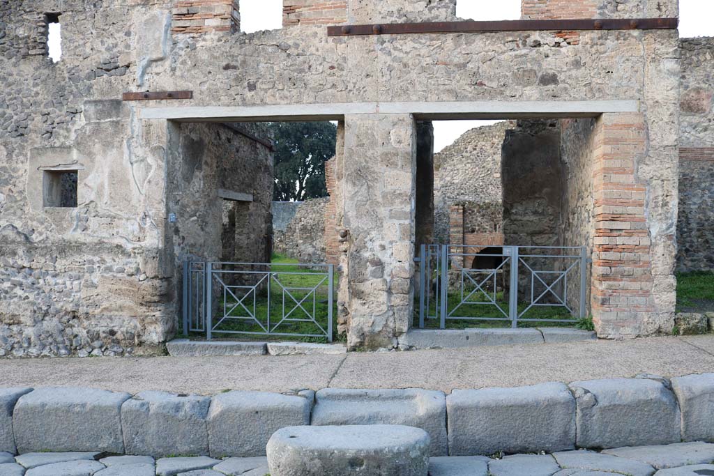 VIII.4.27 Pompeii, on left, and VIII.4.26. December 2018. Looking west to entrances on Via Stabiana. Photo courtesy of Aude Durand.