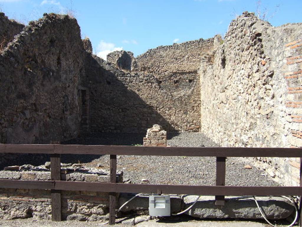 VIII.4.31 Pompeii. September 2005. Looking north. A doorway in the north-west corner leads into the corridor of VIII.4.33