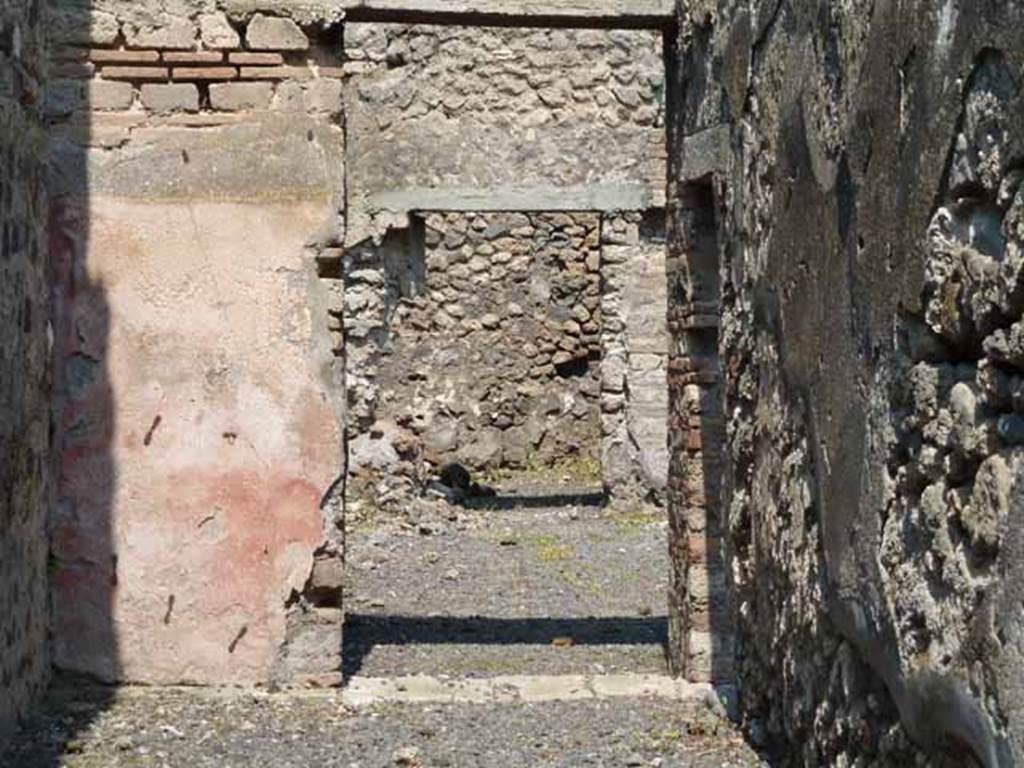 VIII.4.33 Pompeii. May 2010. Doorway at north end of entrance corridor leading into courtyard on west side of peristyle. Ahead can also be seen the doorway to a cubiculum on the north side.
