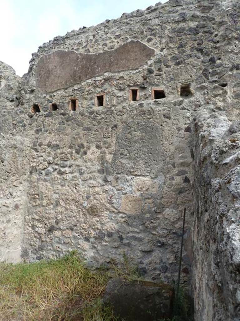 VIII.4.35 Pompeii, September 2015. East wall of rear room, with holes for support beams of an upper floor.