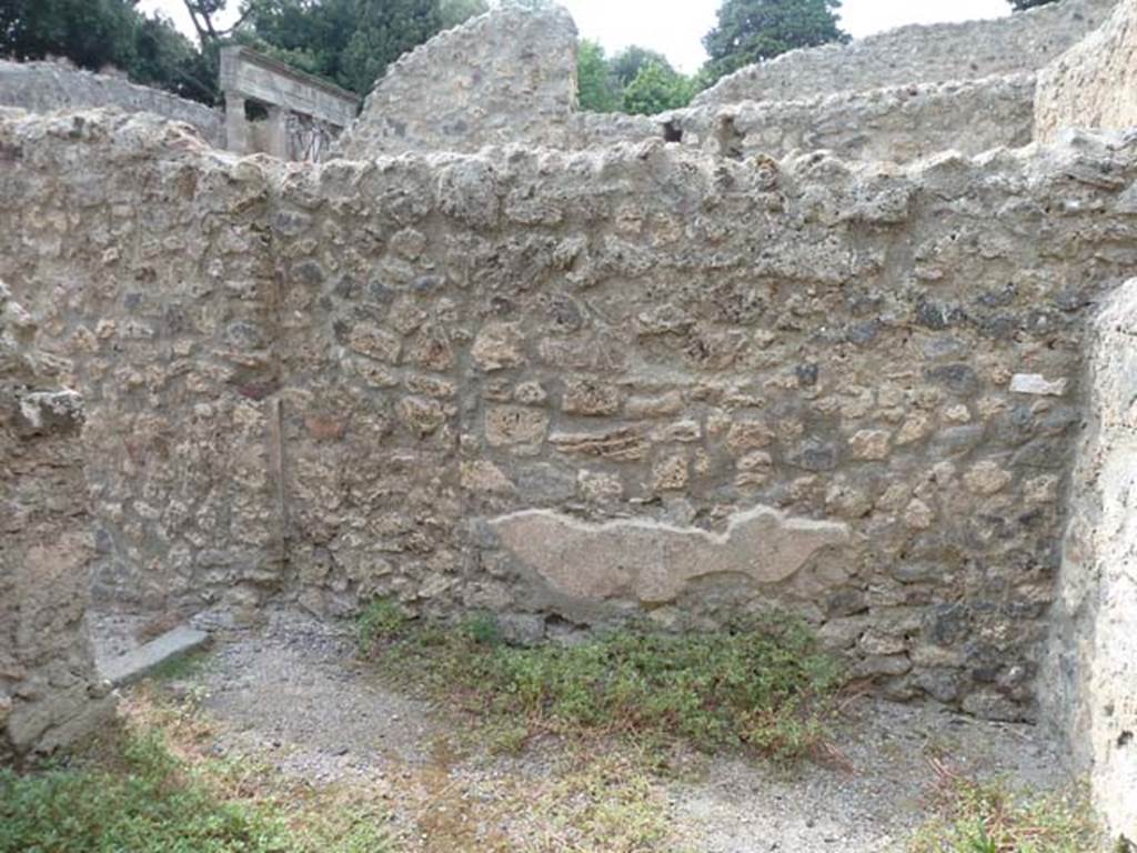 VIII.4.35 Pompeii, September 2015. West wall of rear room.