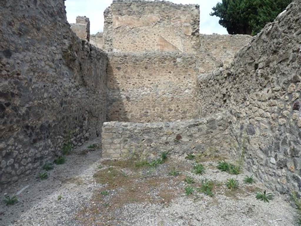 VIII.4.36 Pompeii, September 2015. Looking towards remains of north wall of shop, and doorway to rear room.