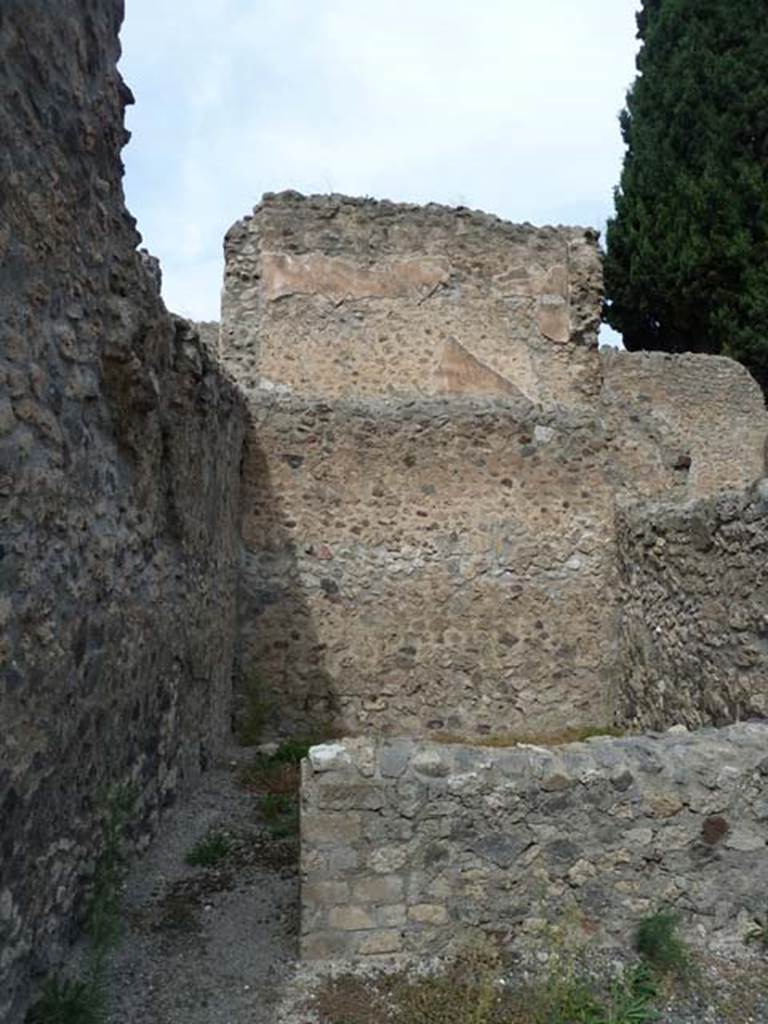 VIII.4.36 Pompeii, September 2015. Doorway to rear room.